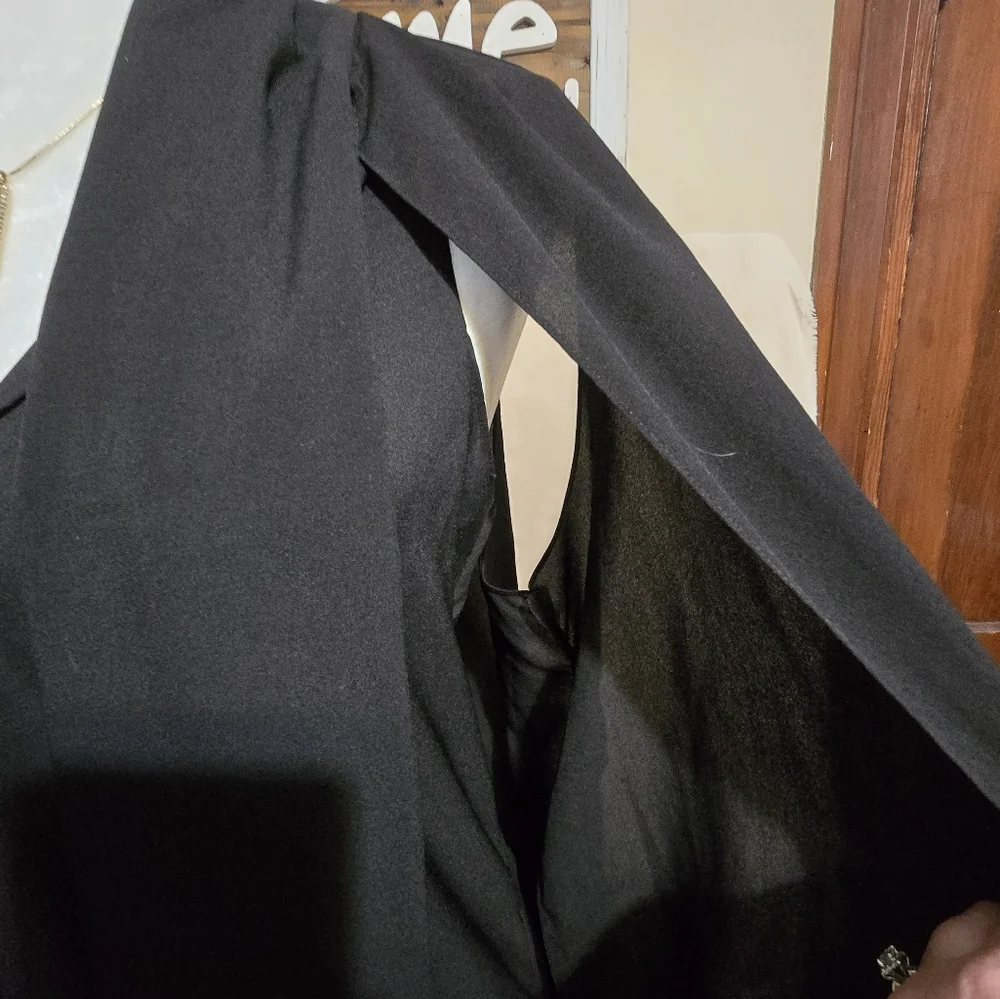 Elegant Black Maxi Dress - Picture 6 of 11